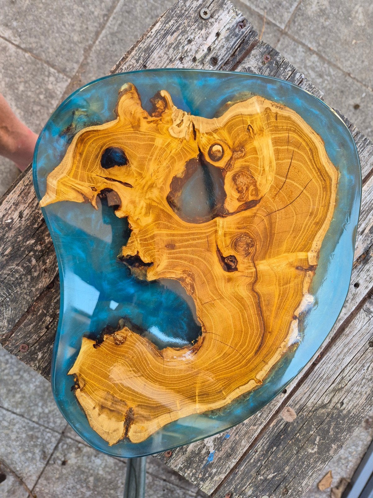 Unieke boomschijf 'Atol' ingegoten in epoxy, Ophalen, Hout, Meerkleurig, Overige stijlen