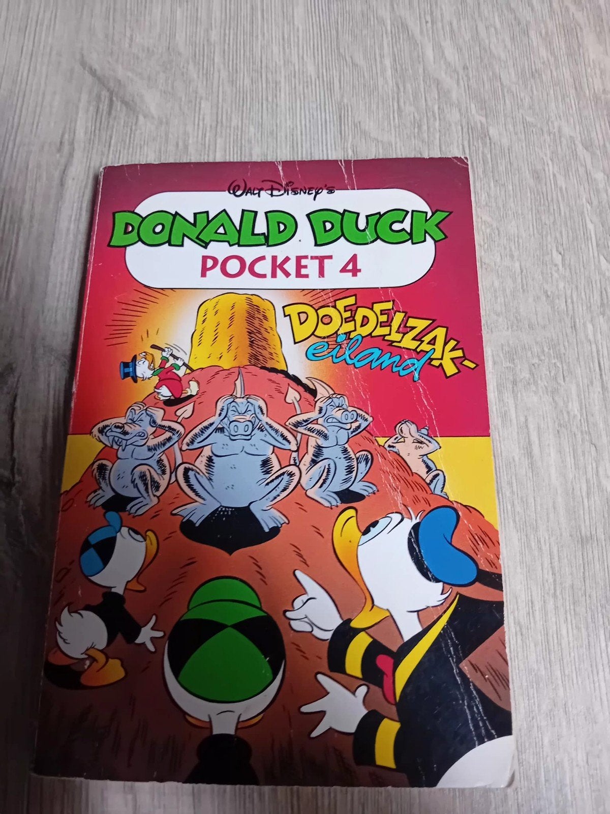 Donald Duck Pocket 4: Doedelzak-eiland, Eén stripboek, Ophalen of Verzenden, Gelezen