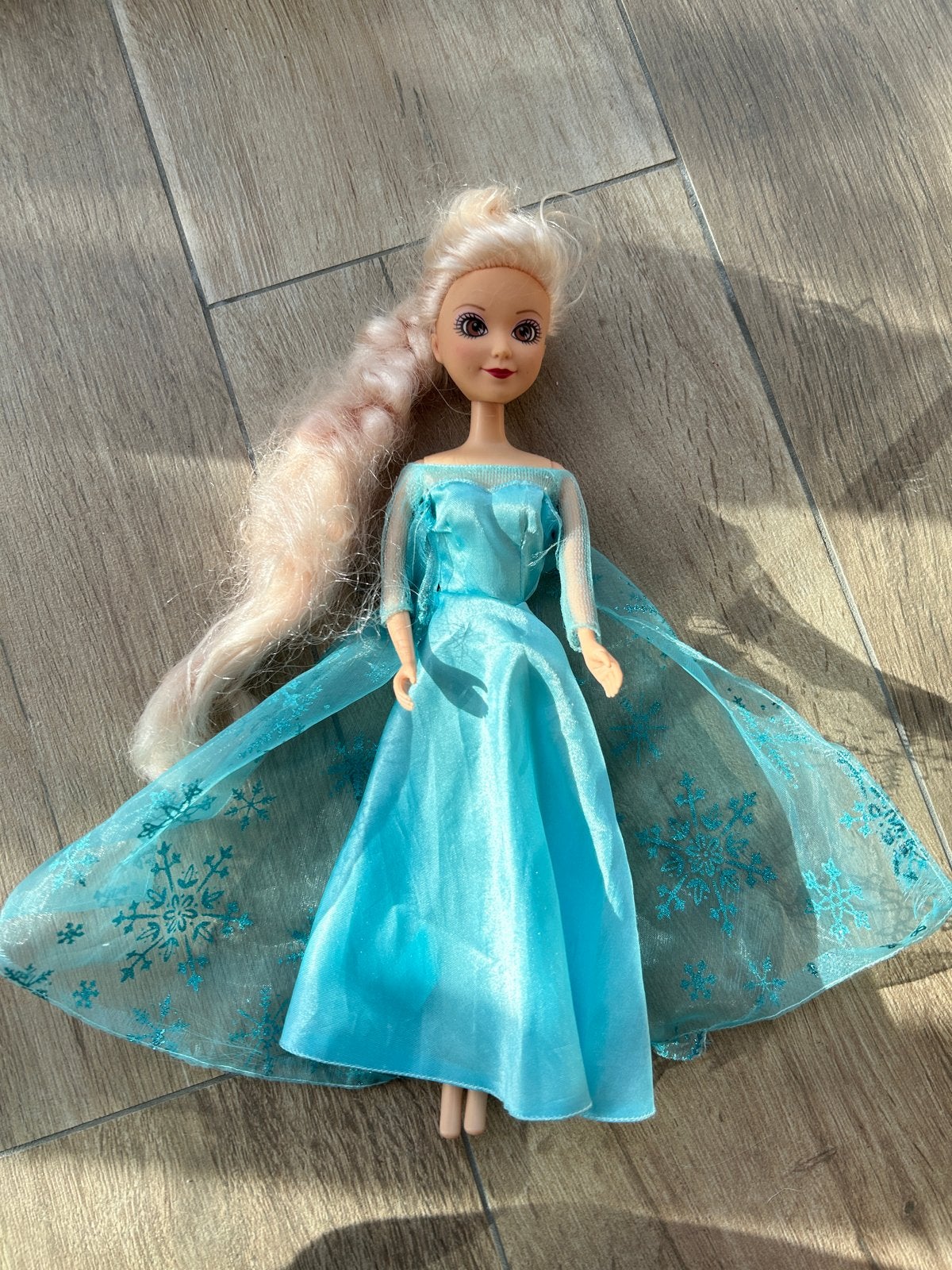 Elsa pop met blauwe jurk - Goldlok Made in China, Ophalen of Verzenden, Gebruikt, Overige typen