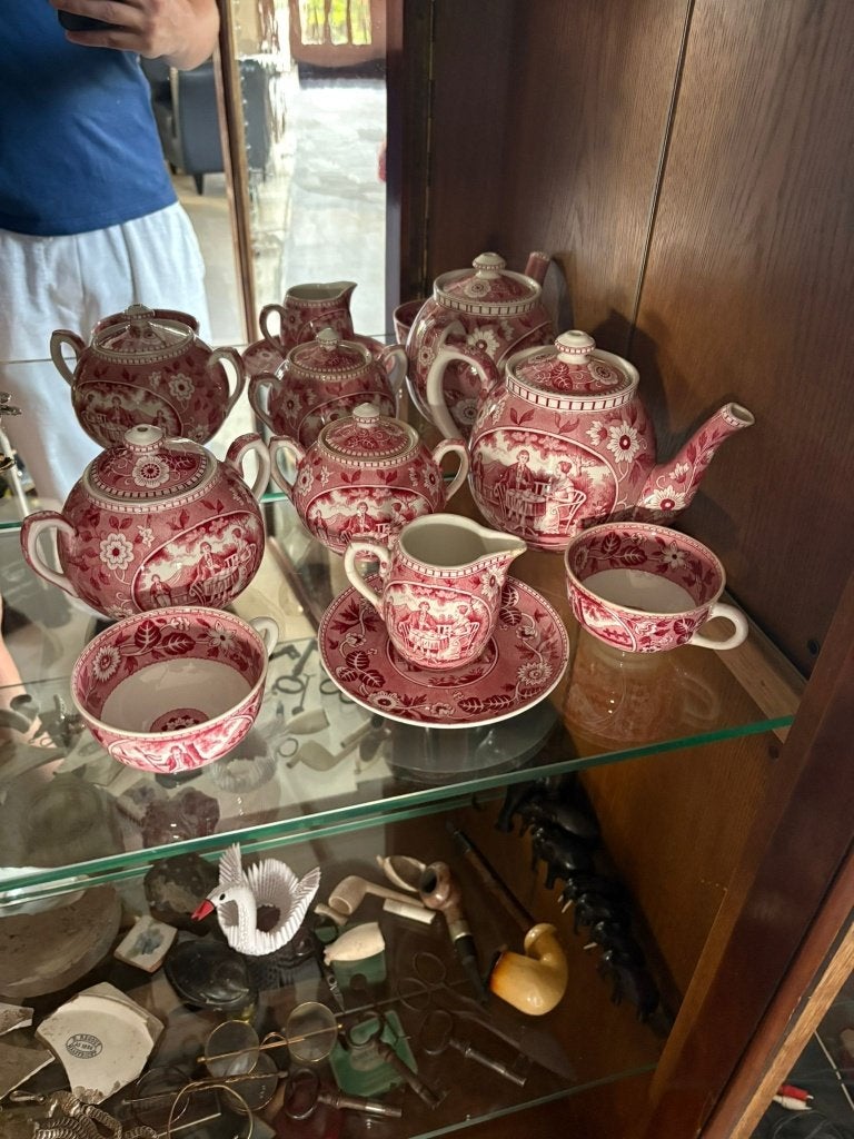 Société Céramique Maastricht Tea Drinker rood, Antiek en Kunst, Antiek | Servies los, Ophalen of Verzenden