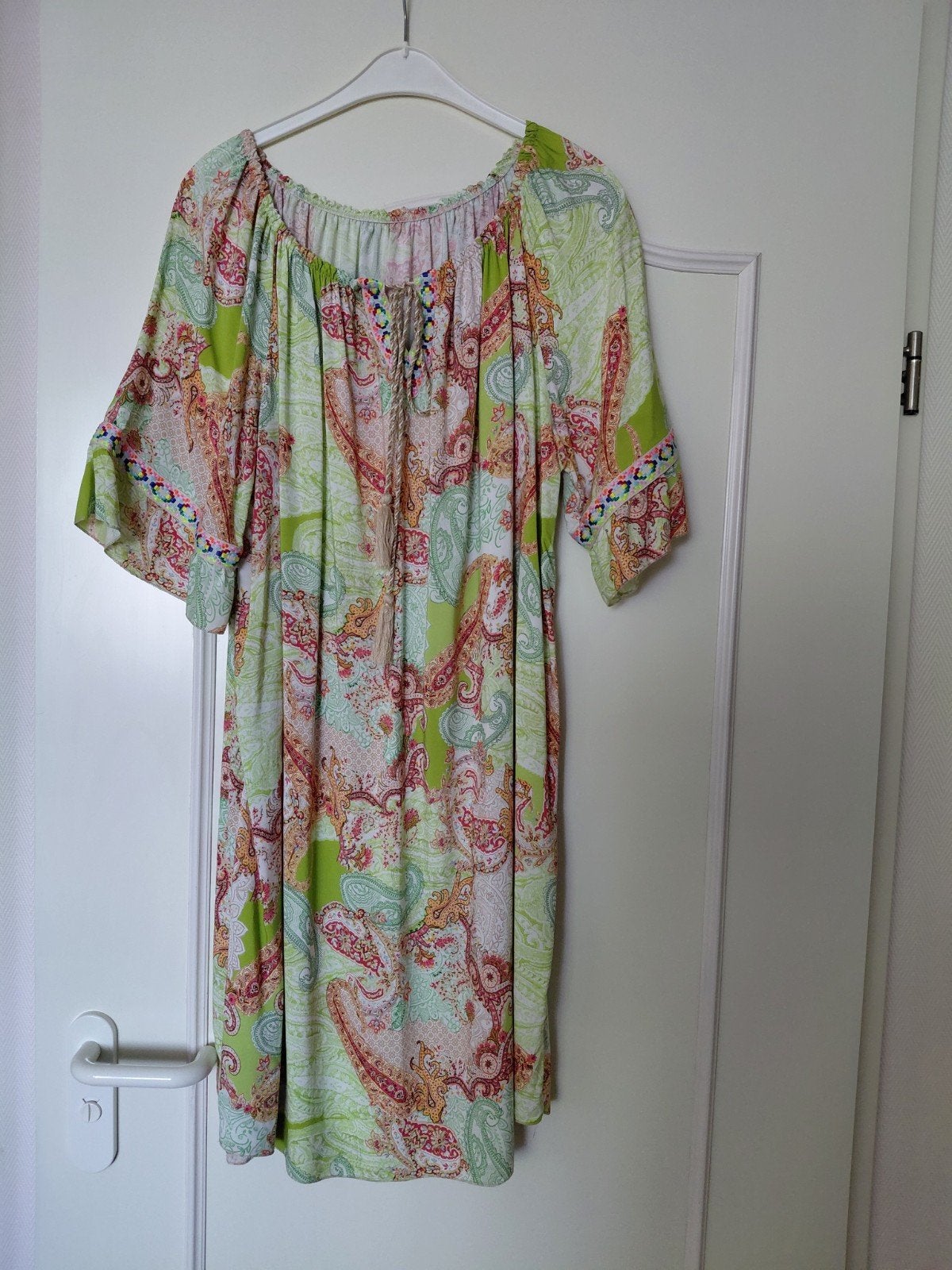 Jurk  L, Kleding | Dames, Jurken, Ophalen of Verzenden, Zo goed als nieuw, Maat 42/44 (L), Onder de knie