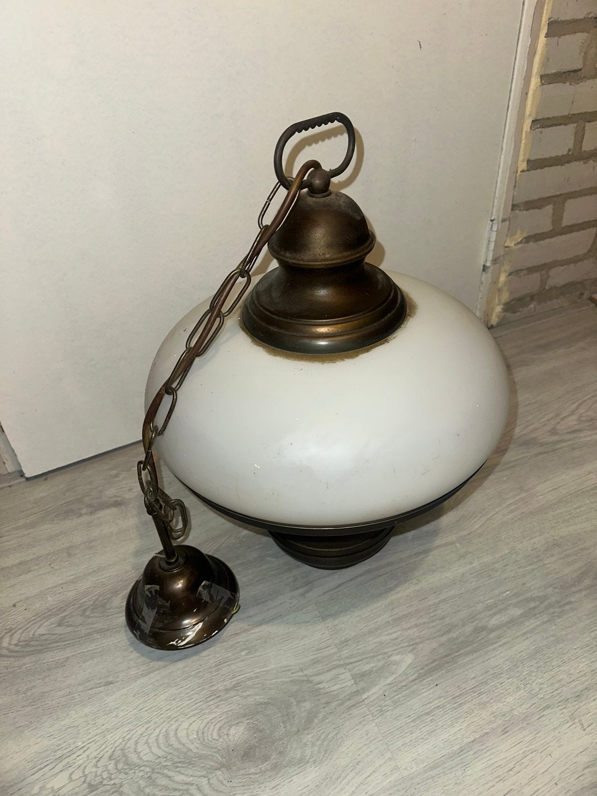 Vintage hanglamp met opaline glas en bronzen details, Ophalen