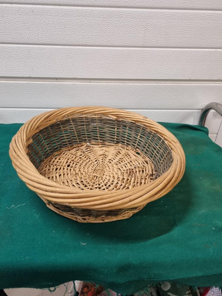 mand riet rond 2 kleurig groot, Huis en Inrichting, Woonaccessoires | Schalen en Manden, Ophalen of Verzenden, 'T Olde Gre-j, Info@toldegrej.nl