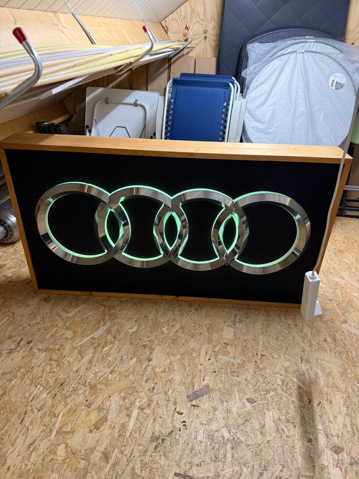 Unieke audi lichtbak met ledverlichting er in, Ophalen, Minder dan 50 cm, Zo goed als nieuw, Overige houtsoorten