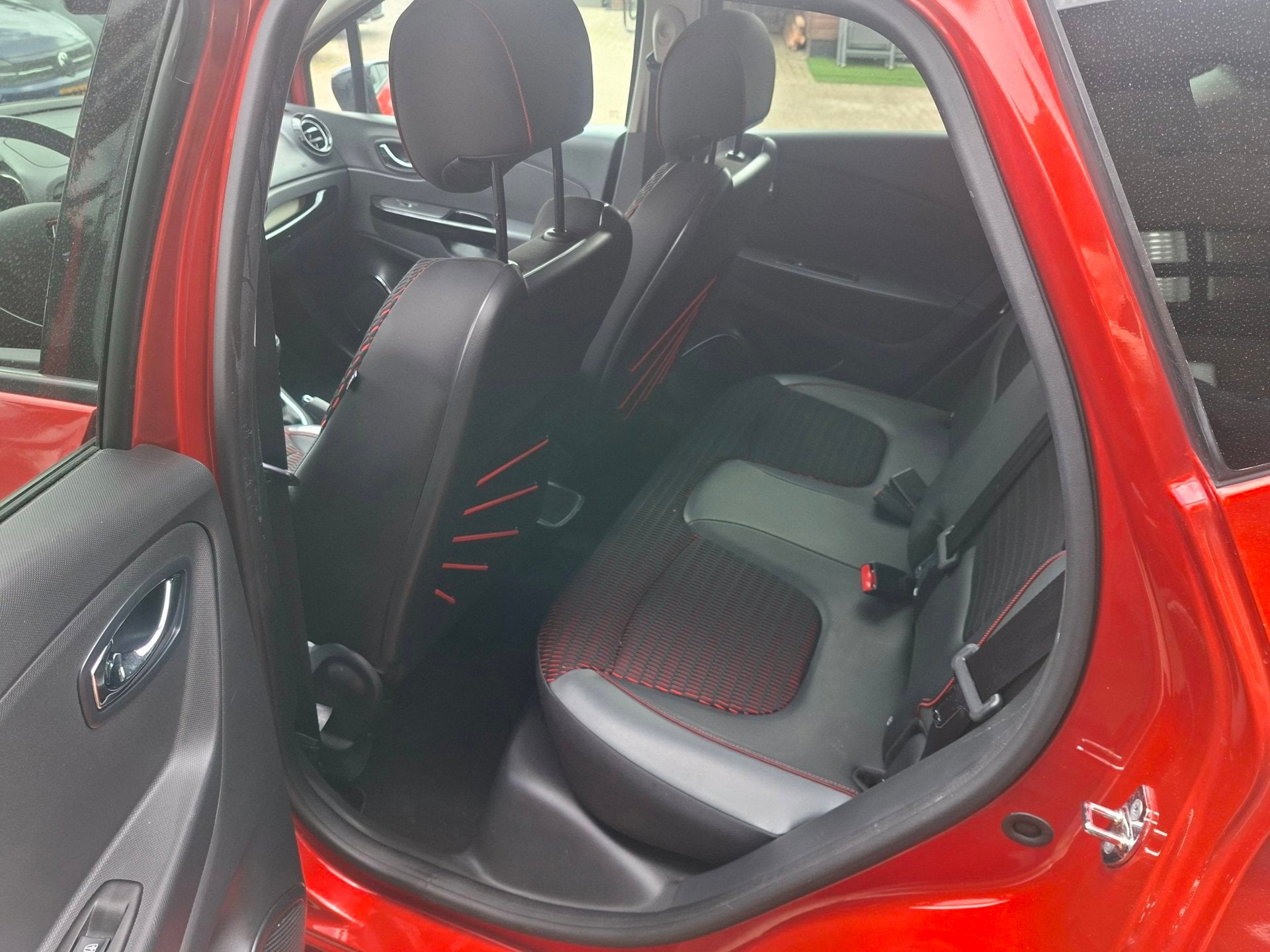 Foto 12 van Renault Captur 0.9 TCe Helly Hansen Camera Trekhaak