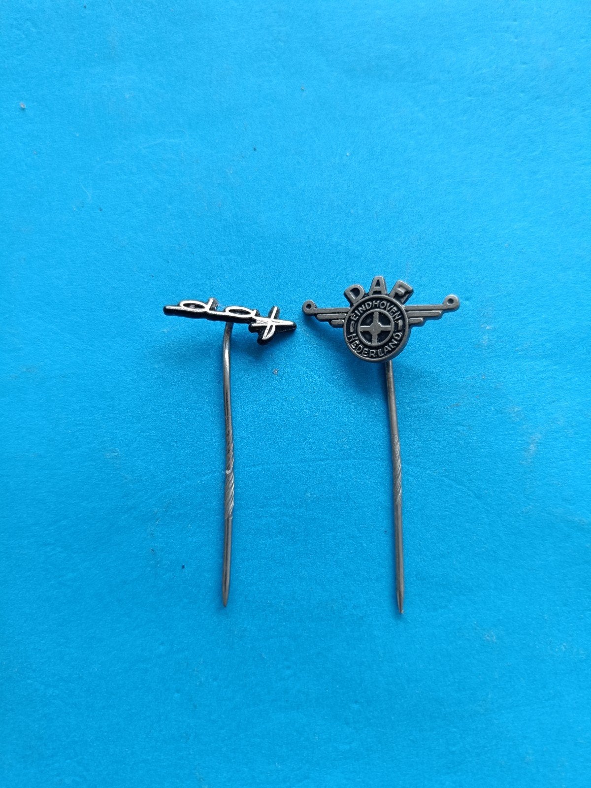 Twee vintage DAF speldjes voor de verzamelaar, Ophalen of Verzenden, Gebruikt, Auto's