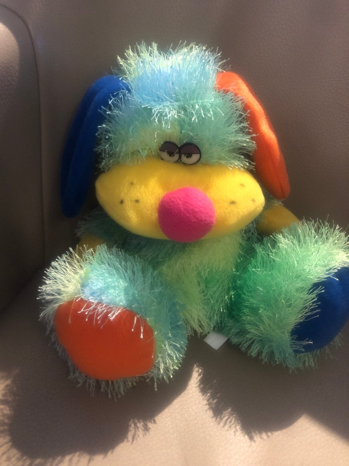 Kleurrijke Pluizige Hond Knuffel - Zo goed als nieuw, Zo goed als nieuw, Middelgroot (20 tot 80 cm), Meerkleurig, Hond