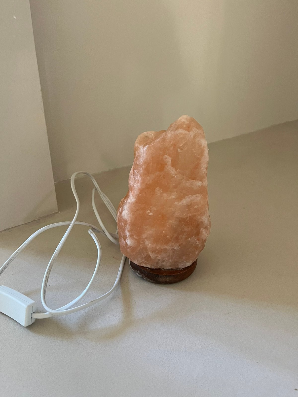 Zoutlamp in goede staat, Zoutlamp, Gebruikt, Met schakelaar, Natuurlijk materiaal