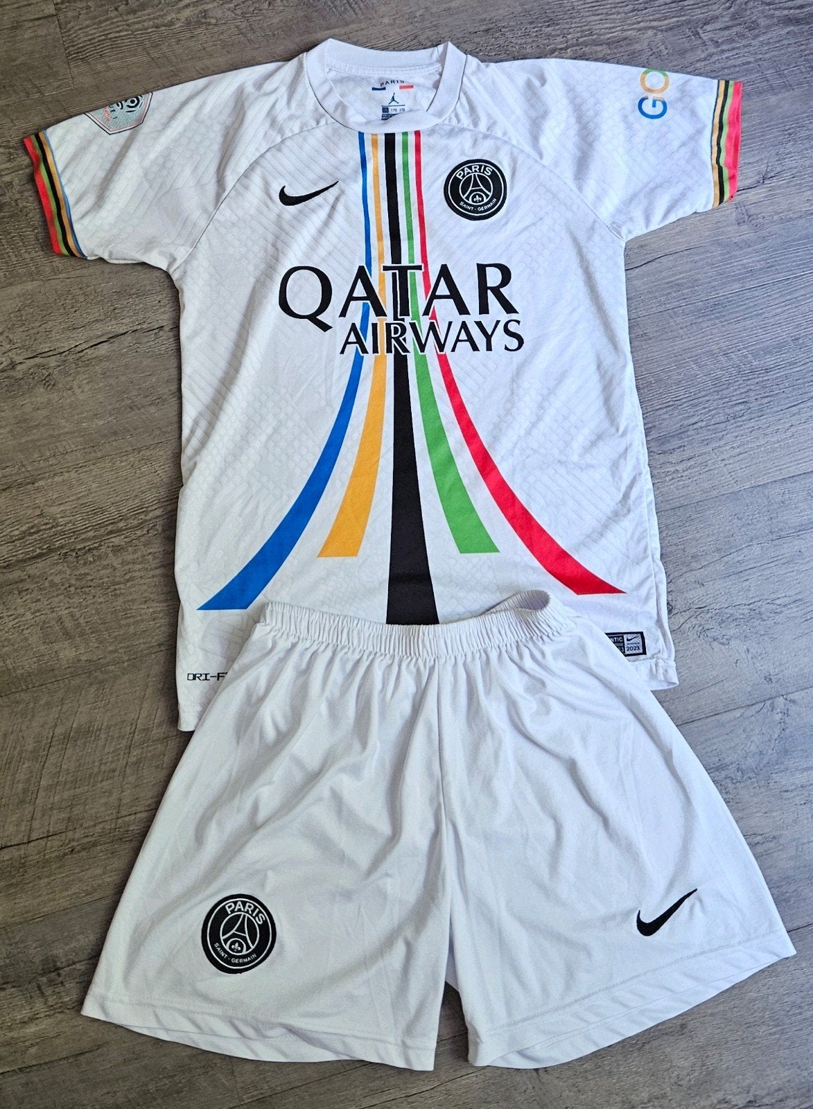 Voetbaltenue PSG Mbappé Nike maat 176 - Zo goed als nieuw, Sport en Fitness, Maat S, Ophalen of Verzenden, Zo goed als nieuw, Set