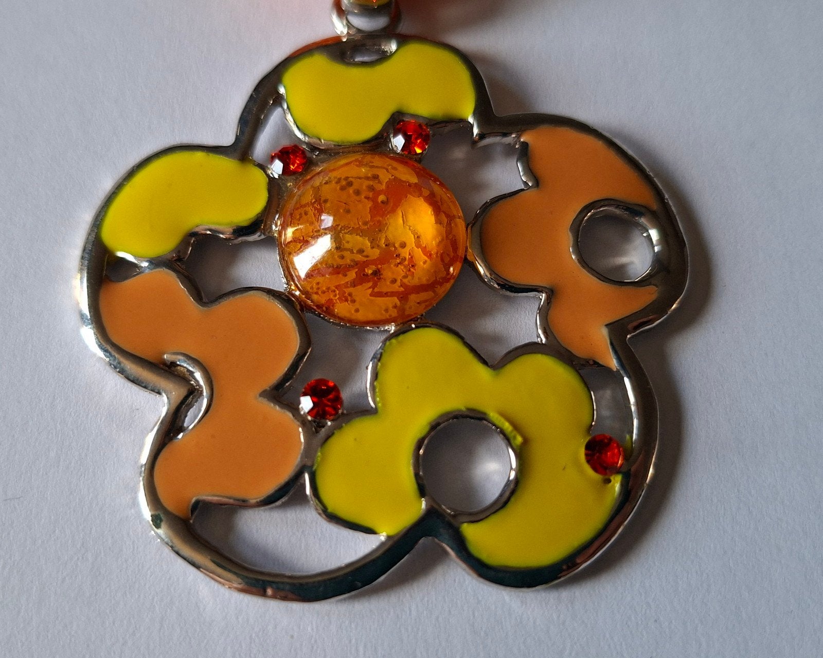 Oranje ketting met bloem hanger, Overige materialen, Oranje, Ophalen of Verzenden, Zo goed als nieuw