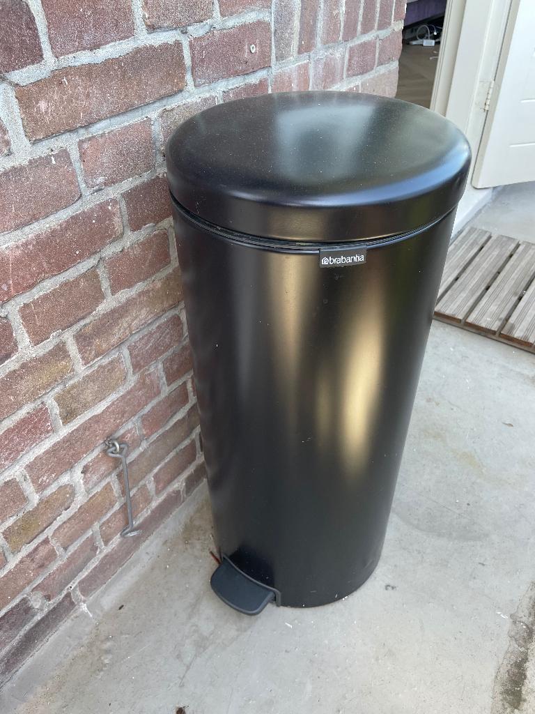 Brabantia NewIcon Pedal Bin 30l, Ophalen, Met pedaal, 50 tot 75 cm, Zo goed als nieuw