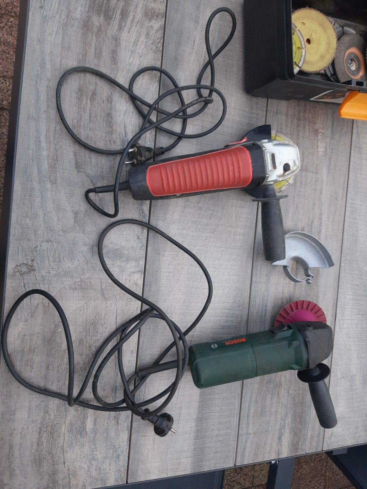2 Slijptollen: Bosch PWS 6-115 en KBM met accessoires, Ophalen of Verzenden, Gebruikt, Minder dan 700 watt, Haakse handslijpmachine