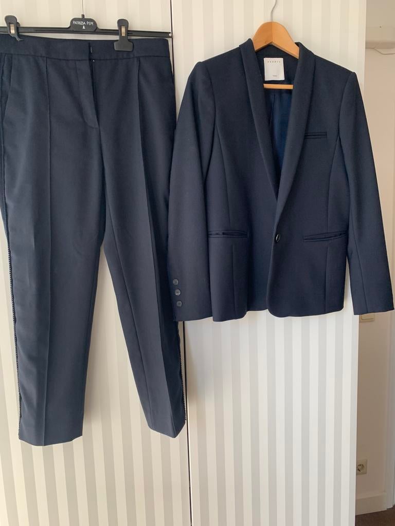 Nagenoeg nieuw broekpak van Sandro, Maat 38/40 (M), Kostuum of Pak, Blauw, Ophalen of Verzenden