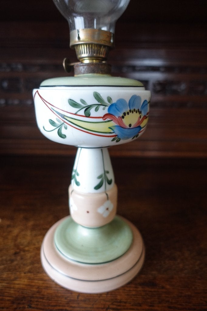 mooie pastelkleurige antieke opaline olielamp met anemonen, Ophalen