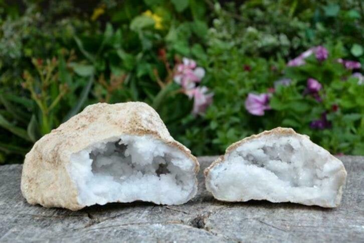 2. Bergkristal Geode - 685 gram, Sieraden, Tassen en Uiterlijk, Edelstenen, Nieuw, Ophalen of Verzenden, Nvt, Nvt