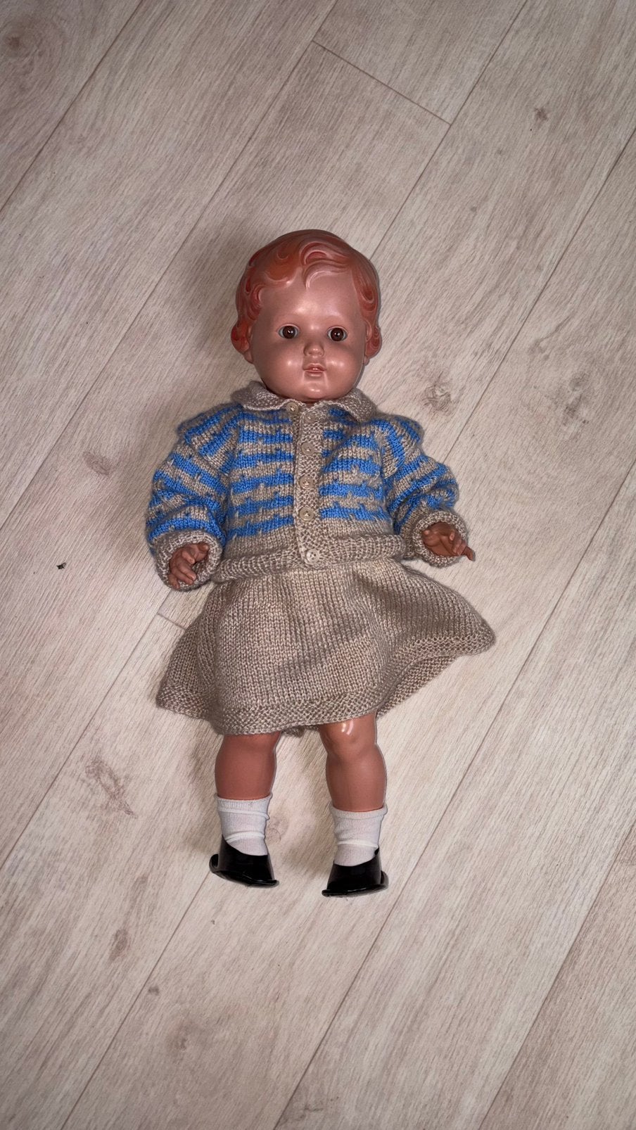 Originele schildpad pop met gebreide kleding, Ophalen of Verzenden, Gebruikt, Babypop