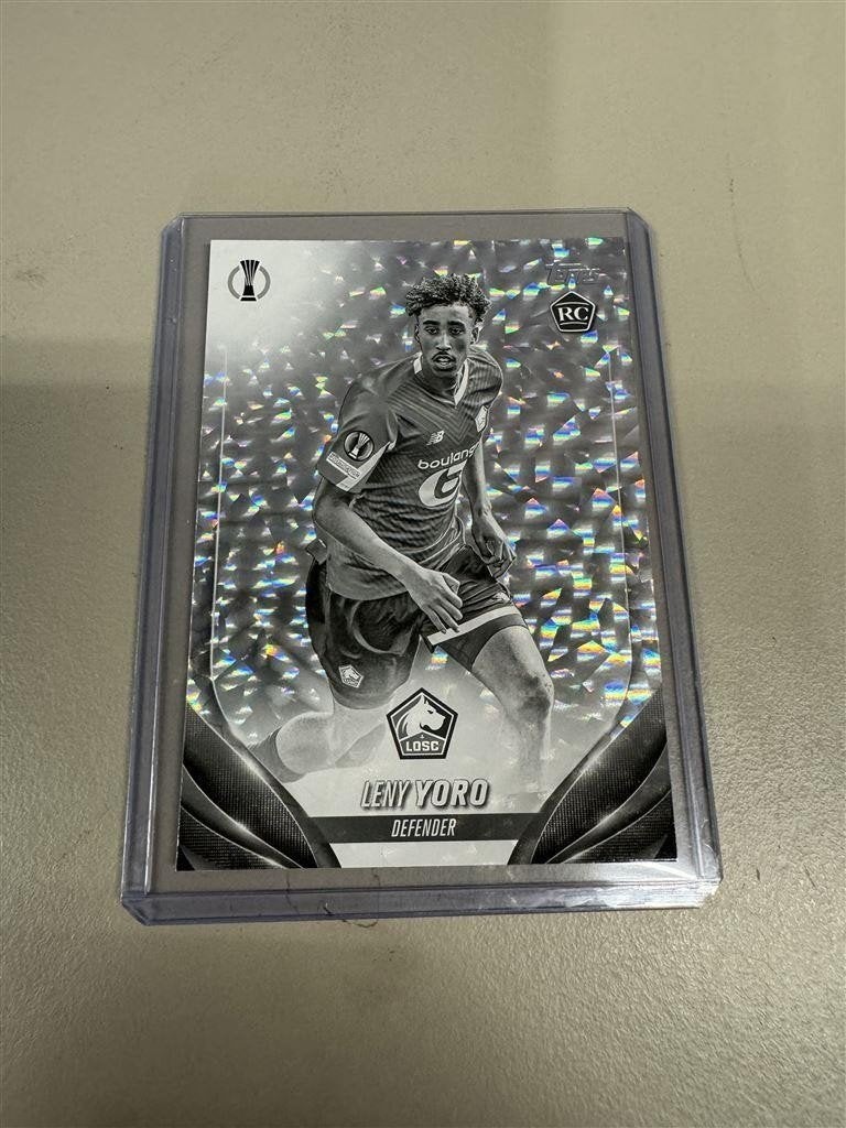 voetbal kaart Topps Leny Yoro, Ophalen of Verzenden, Zo goed als nieuw, Buitenlandse clubs, Spelerskaart