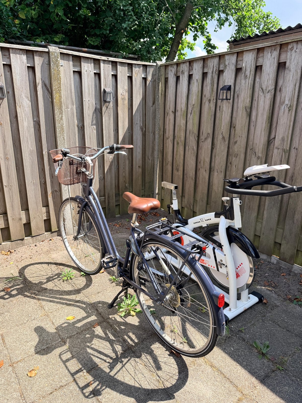 2 fietsen te koop – stadsfiets + spinningfiets, Ophalen, Gebruikt, Altec
