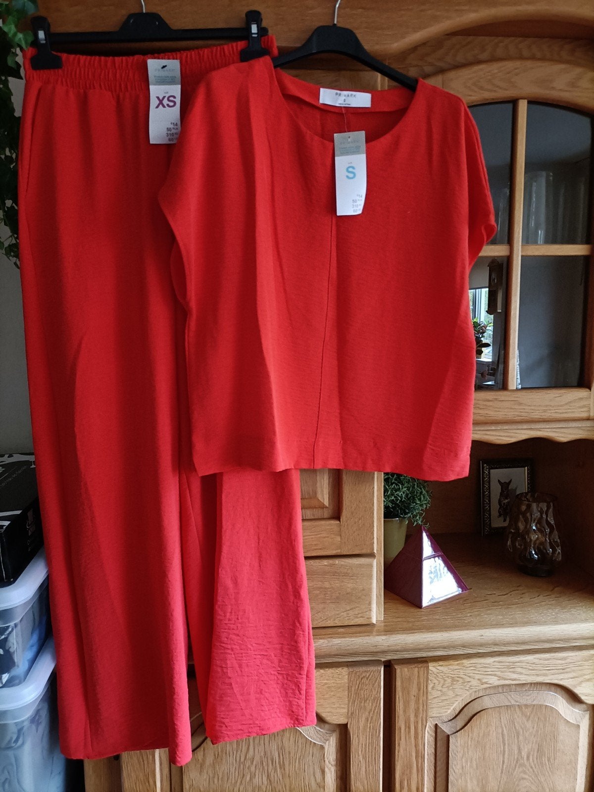 NIEUW!! Rood/oranje broek en top setje, Kostuum of Pak, Primark, Nieuw, Ophalen of Verzenden