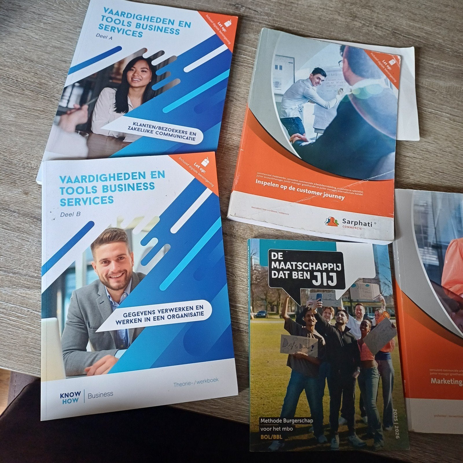 MBO Bedrijfsadministratie & Commerciële Boeken, Boeken, Schoolboeken, Ophalen of Verzenden, Zo goed als nieuw, Overige niveaus