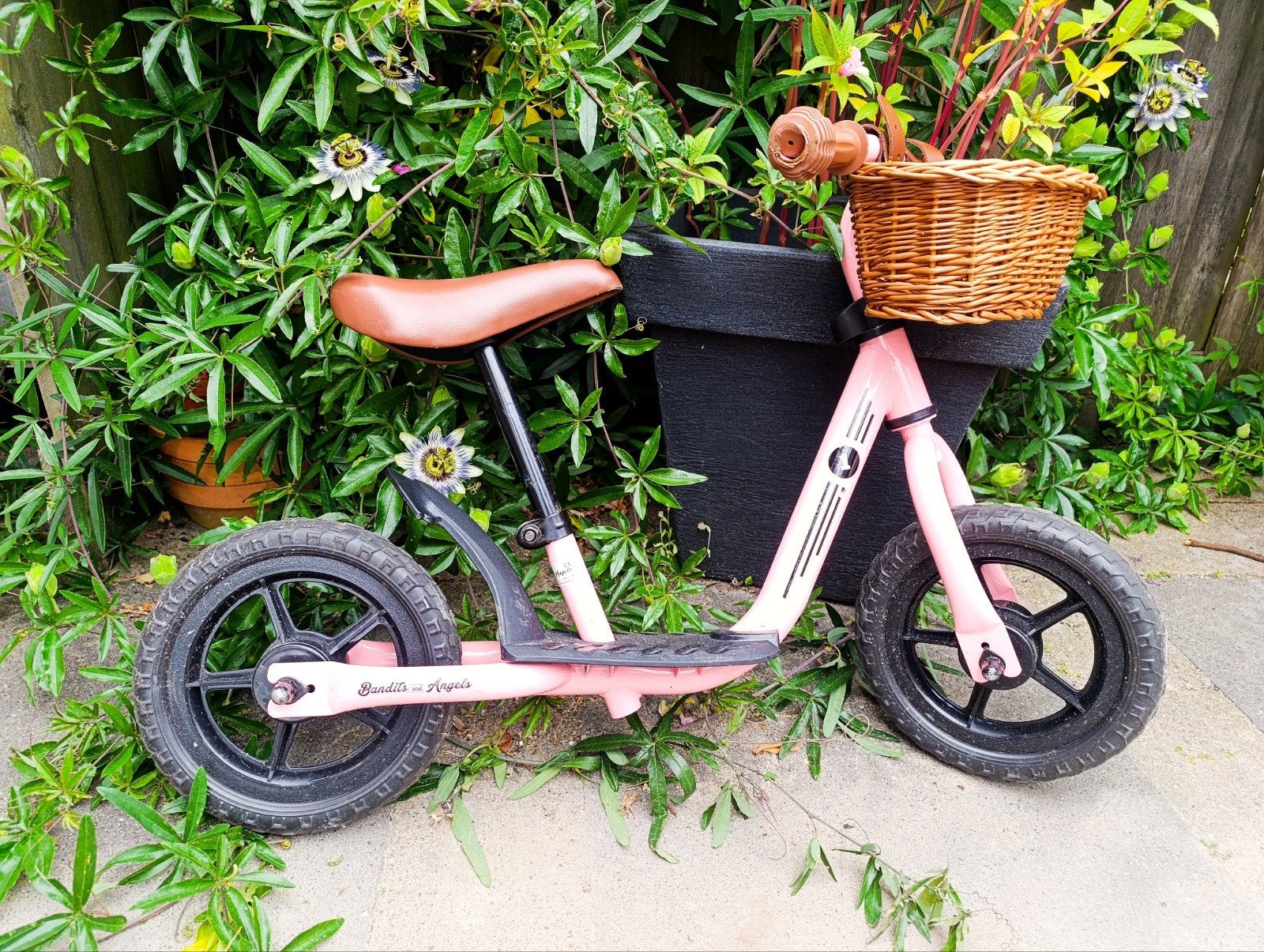 Roze loopfietsje met mandje - Bandit and Angels, Ophalen, Gebruikt, Minder dan 16 inch, Bandits and Angels