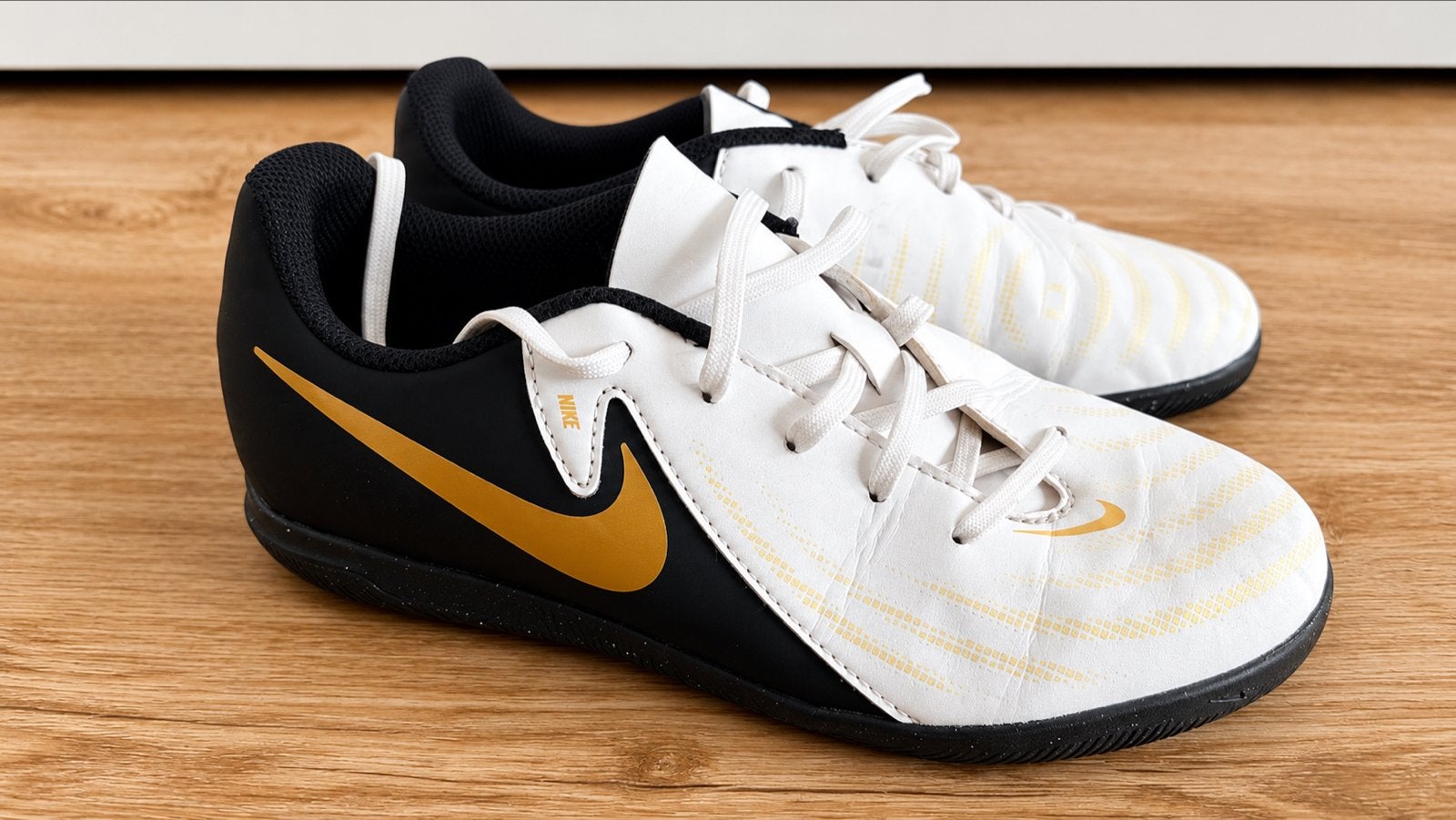 Nike zaalvoetbalschoenen - gymschoenen maat 34, Ophalen of Verzenden, Gebruikt, Schoenen