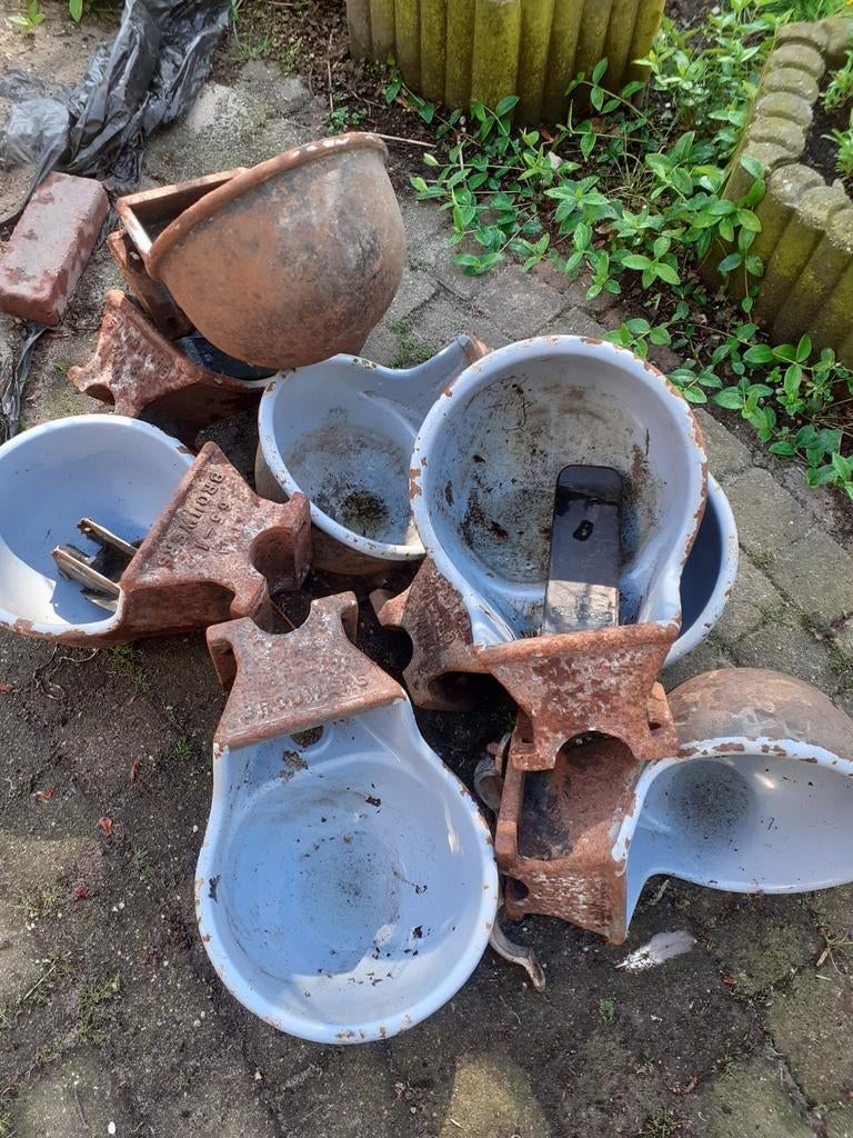 Ijzeren waterbakjes, Dieren en Toebehoren