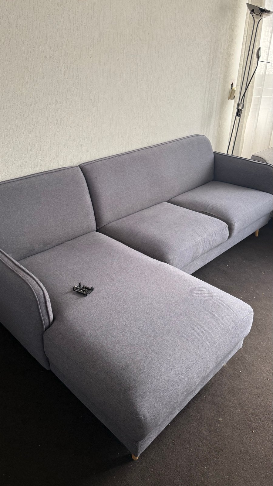 Gratis bank - Comfortabele grijze en donker blauw hoekbank, Ophalen, 250 tot 300 cm, Gebruikt, Hoekbank