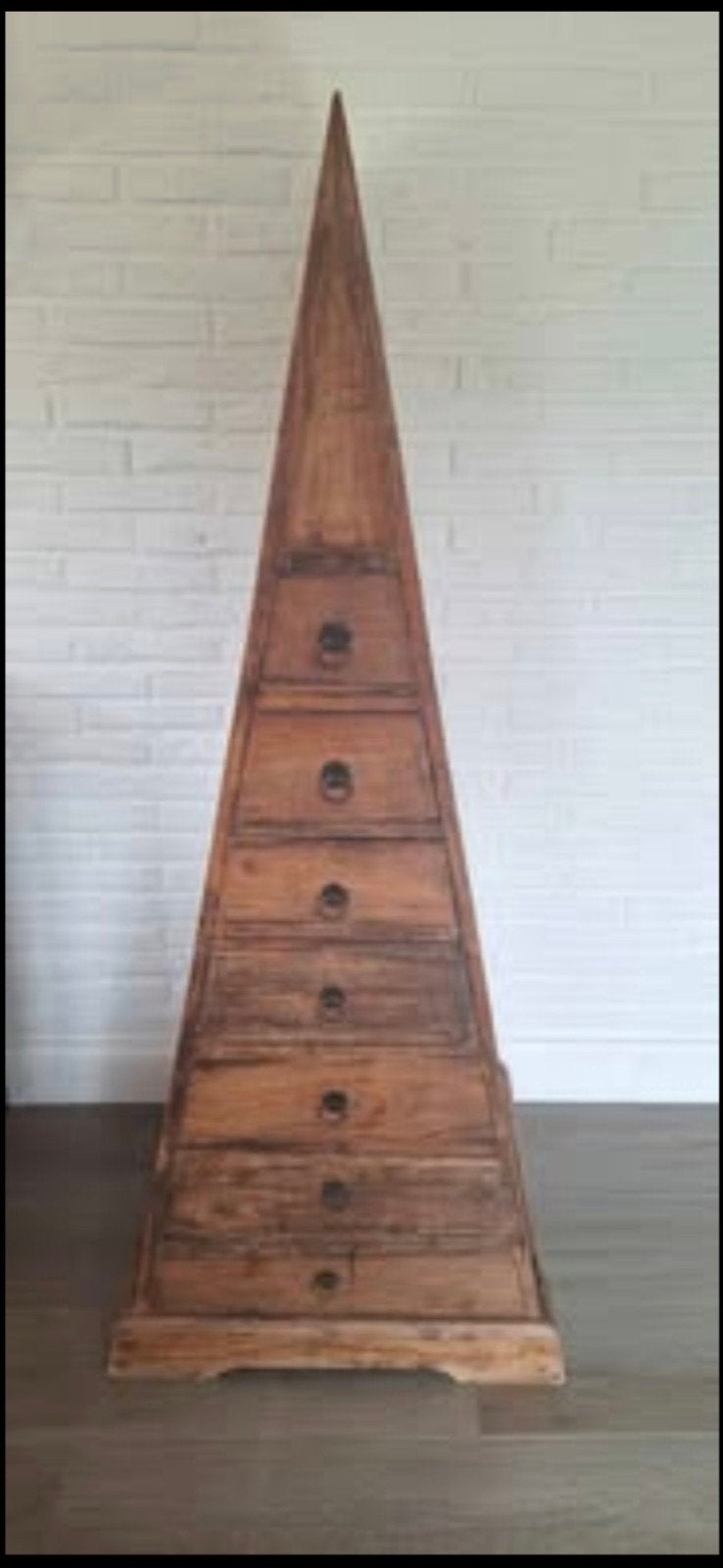 Unieke volhouten piramidekast., Ophalen