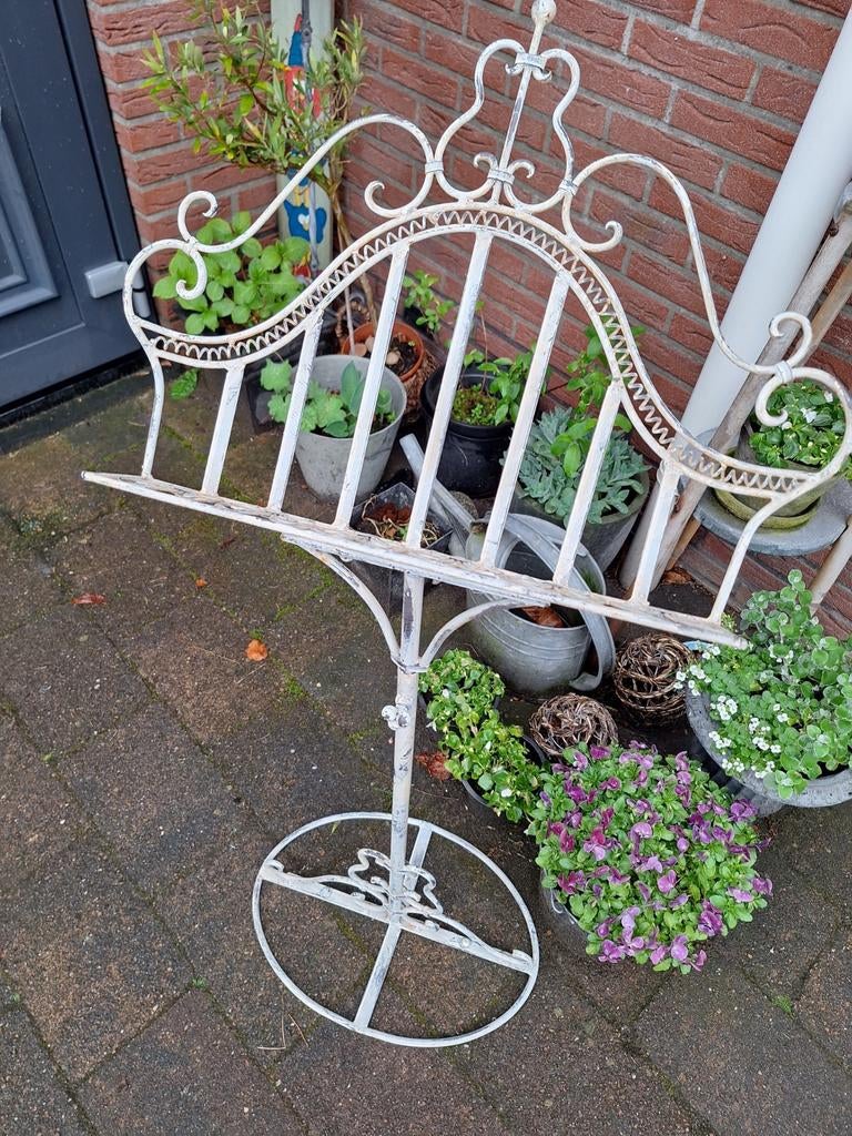 Brocante,anrieke notenstandaard,landelijk,tuin,romantisch,, Antiek en Kunst, Ophalen