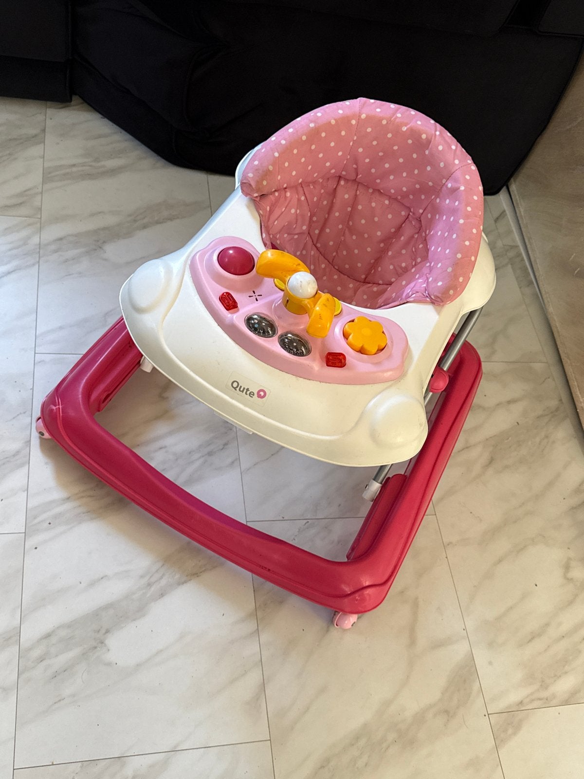 Roze baby loopstoel - Qute, Ophalen, Gebruikt