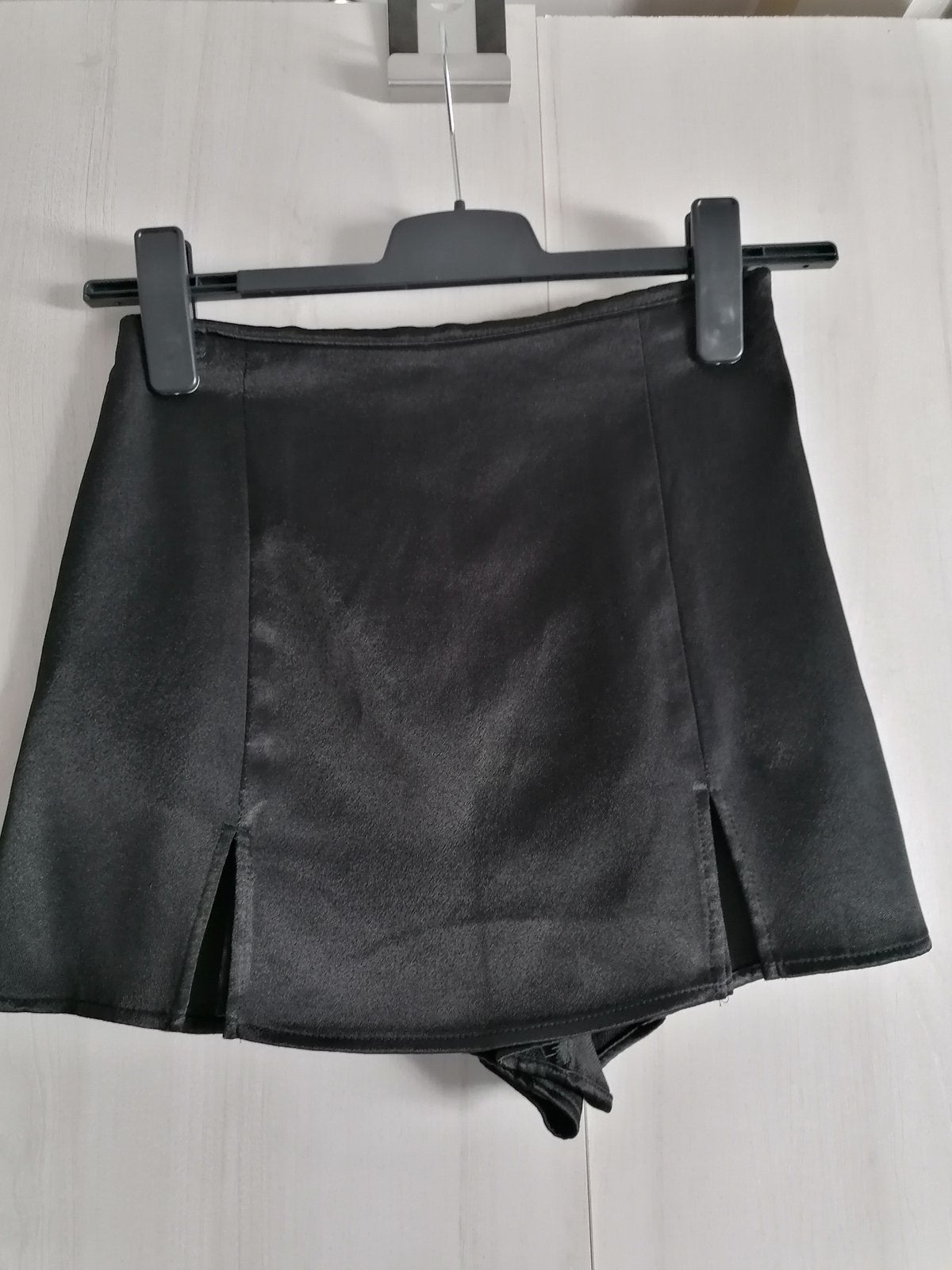 Rokje / broekje met 2 plooien merk Zara maat S kleur zwart, Maat 38/40 (M), Kort, Zwart, Ophalen of Verzenden
