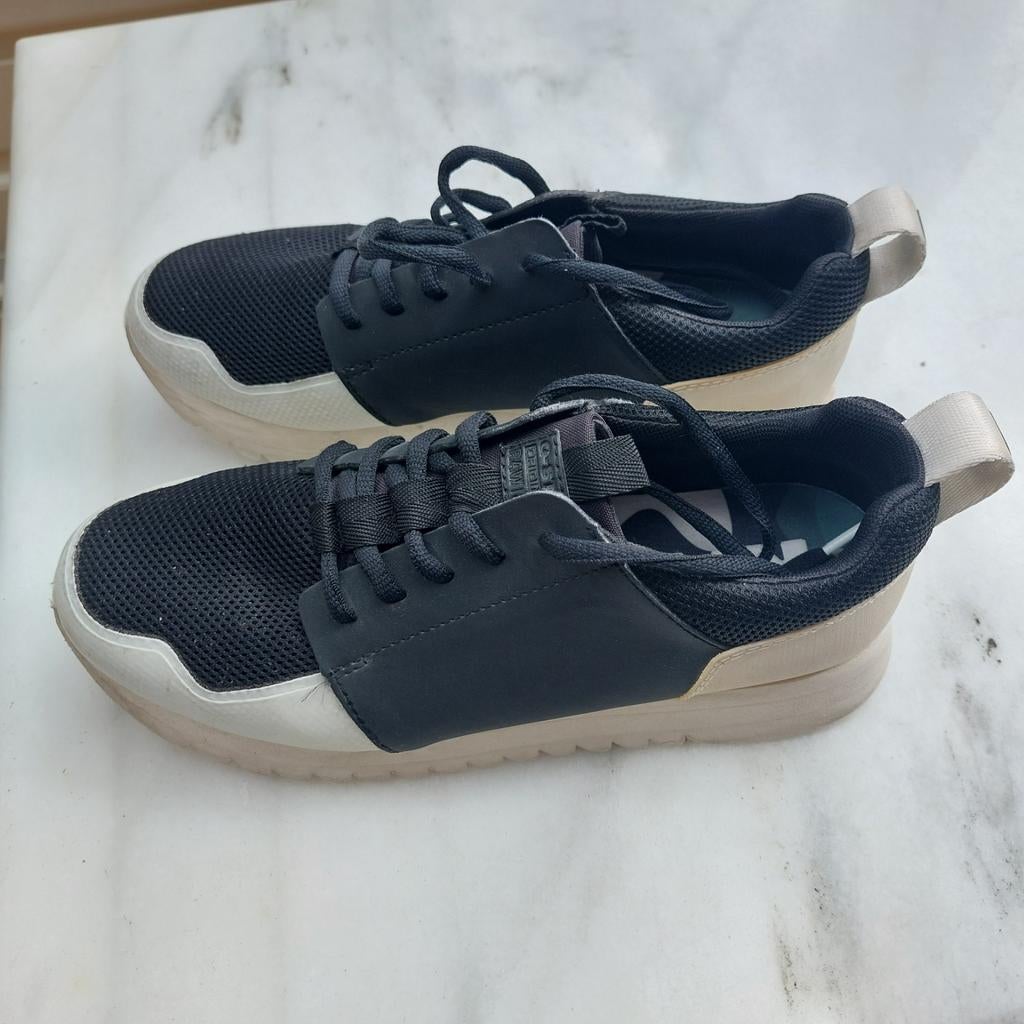 Zwarte sneakers met witte zool, Ophalen of Verzenden
