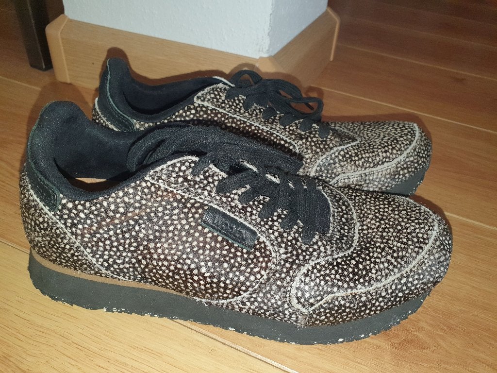 Woden mt.39 sneakers met zwart-beige geprint leer, Kleding | Dames, Schoenen, Overige kleuren, Ophalen of Verzenden, Woden, Sneakers of Gympen