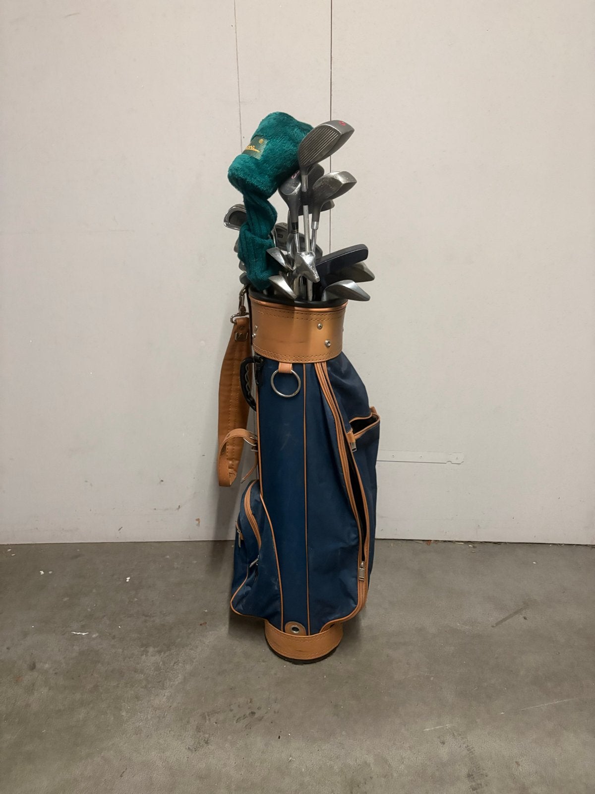 Golftas met 25 diverse golfclubs - Ideaal voor beginners, Sport en Fitness, Golf, Ophalen, Gebruikt, Club, Overige merken