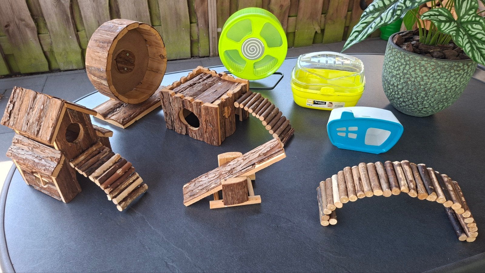 Hamster accessoires looprad huisjes wip hout kunststof etc, Dieren en Toebehoren, Ophalen, Zo goed als nieuw, Loopwiel of Rad