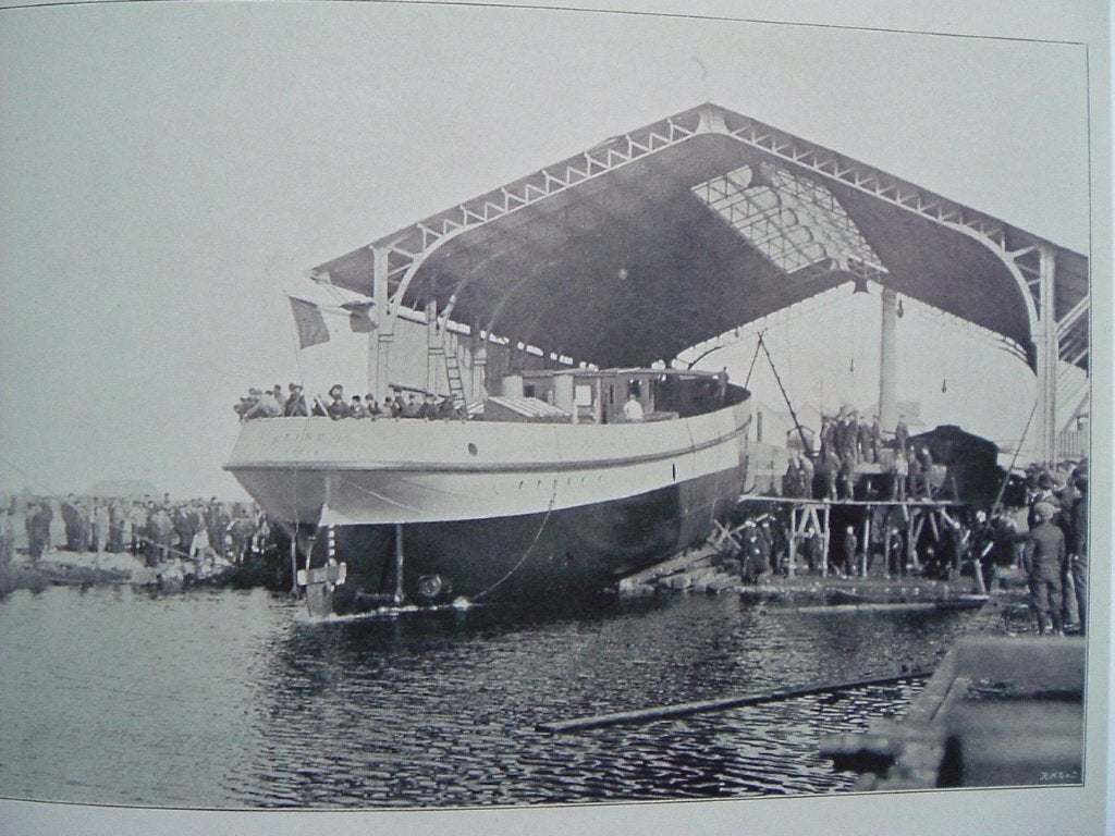 Scheepsbouw. Werven in Nederland 1870 - 2009., Verzamelen, Ophalen of Verzenden, Zo goed als nieuw, Motorboot, Boek of Tijdschrift