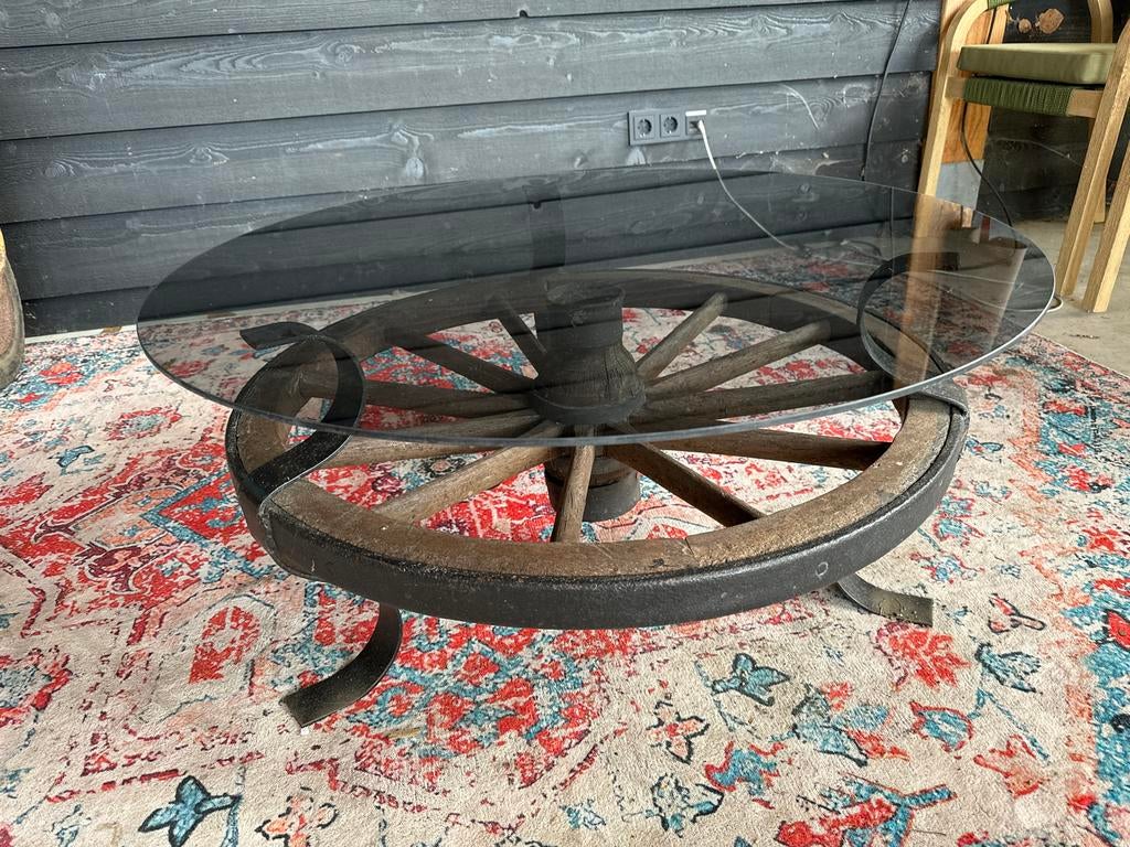 Vintage antieke salontafel van karrewiel met glazen plaat, Gebruikt, 50 tot 100 cm, Rond, Minder dan 50 cm