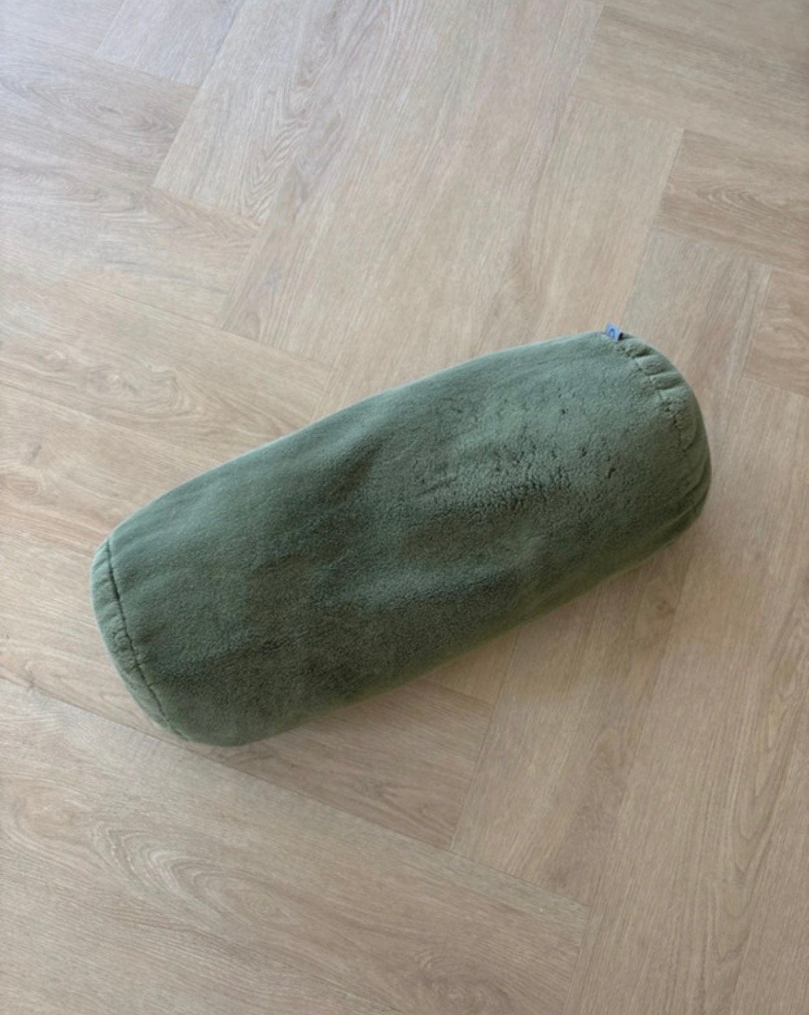 Essenza Furry Mosgroen Rolkussen 22 x 50 cm, Ophalen of Verzenden, Zo goed als nieuw, Groen, Cilindervormig