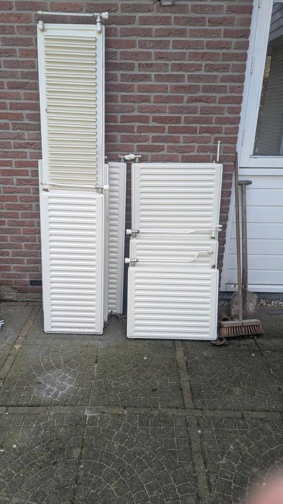 Radiatoren / Verwarmingen Type paneel per stuk over te nemen, Doe-het-zelf en Verbouw, Verwarming en Radiatoren, Ophalen, 30 tot 80 cm