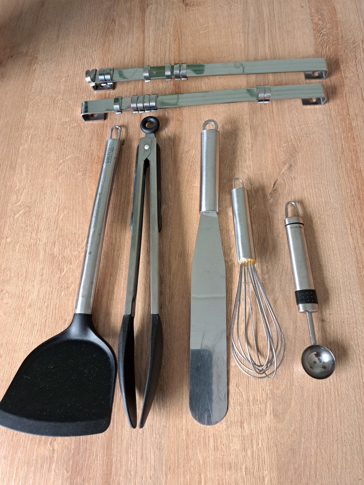 Keukengerei set met ophangrails en verschuifbare haakjes, Huis en Inrichting, Keuken | Keukenbenodigdheden, Ophalen of Verzenden