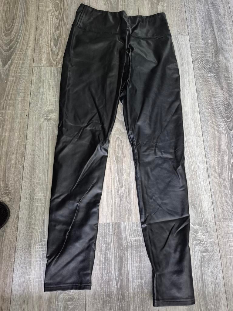 Zwarte imitatie leren legging - Maat L/40, Kleding | Dames, Leggings, Maillots en Panty's, Legging, Zwart, Maat 40/42 (M), Ophalen of Verzenden