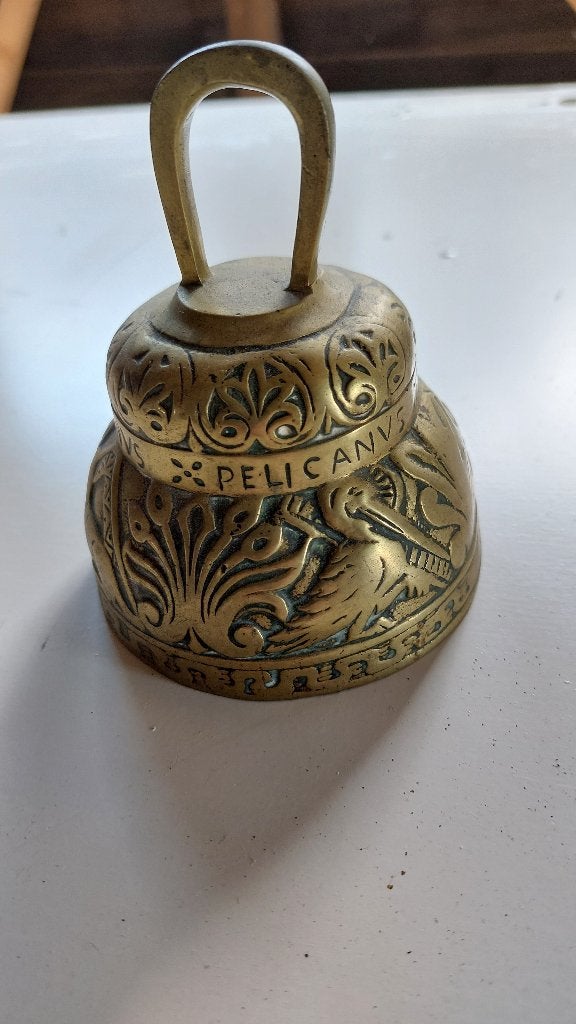 Antieke kloosterbel met Latijnse Inscriptie en Decoratie, Antiek en Kunst, Ophalen of Verzenden, Brons