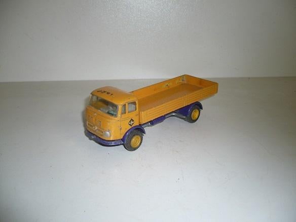 Tekno Denmark Mercedes LP 322 Kosangas truck, Ophalen of Verzenden, Gebruikt, Bus of Vrachtwagen, Tekno