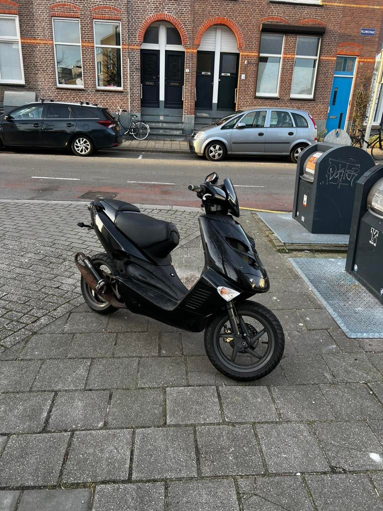 Aprilia SR50 LC DD 2003 - Zwart, Fietsen en Brommers, Scooters | Aprilia, Tweetakt, Gebruikt, Maximaal 45 km/u, SR 50