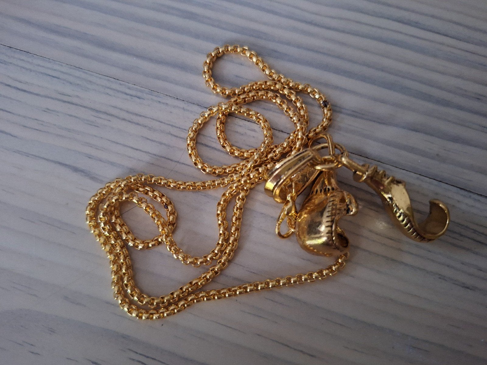 Prachtige vergulde ketting met bokshandschoenen, Sieraden, Tassen en Uiterlijk, Kettingen, Ophalen of Verzenden, Zo goed als nieuw