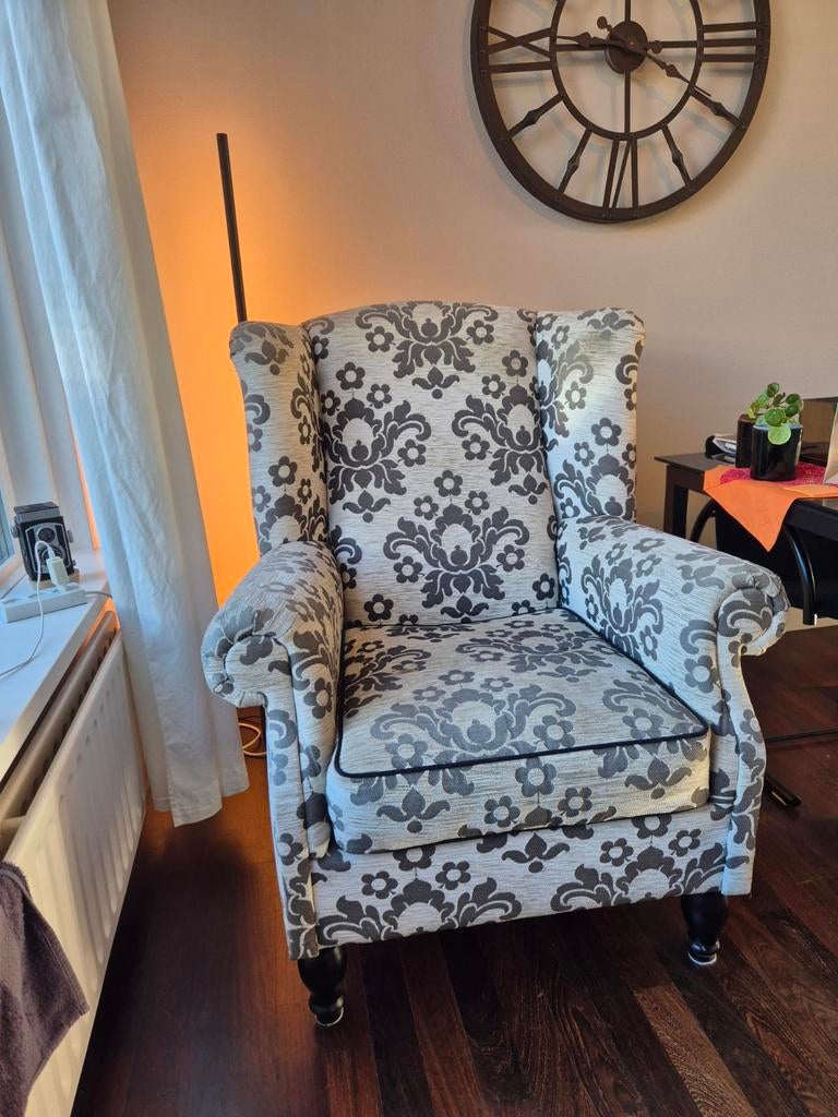 Gratis: Leunstoel, vleugelstoel, oor fauteuil zwart wit, Huis en Inrichting, Fauteuils, Ophalen, Gebruikt, 75 tot 100 cm, Barok, zwart wit,  bloemmotief