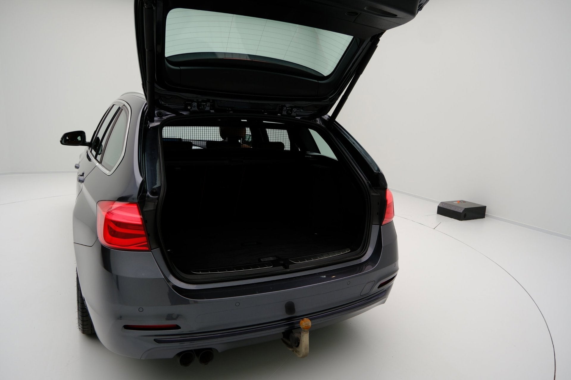Foto 12 van BMW 3-serie Touring 320d EDE Centennial High Executive Aut.