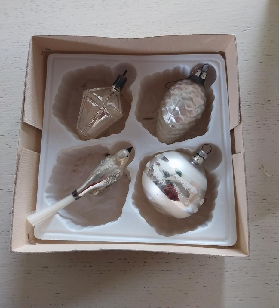 Oude zilverkleurige kerstballen, Diversen, Ophalen of Verzenden, Gebruikt