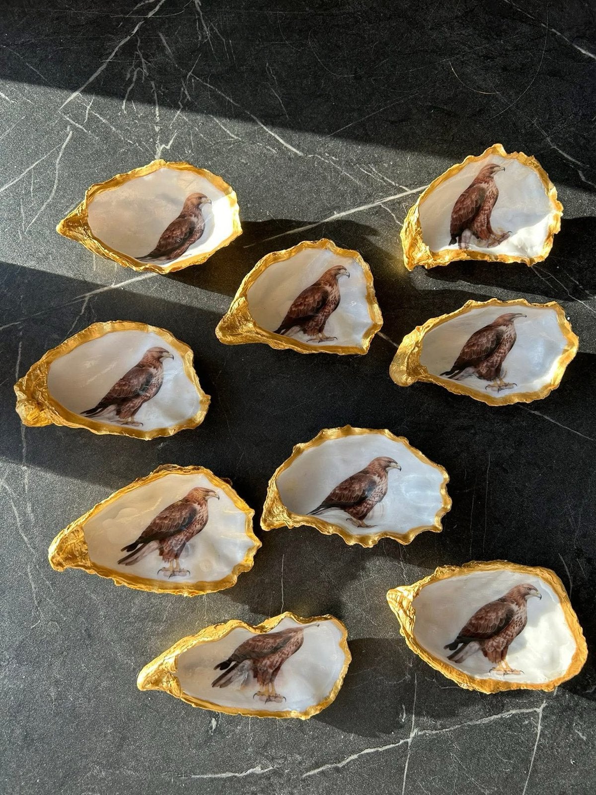 Decoratieve Oesterschelpen met Arend Afbeelding, Antiek en Kunst, Ophalen of Verzenden